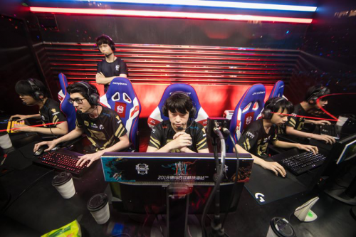 经验丰富的 经验丰富的